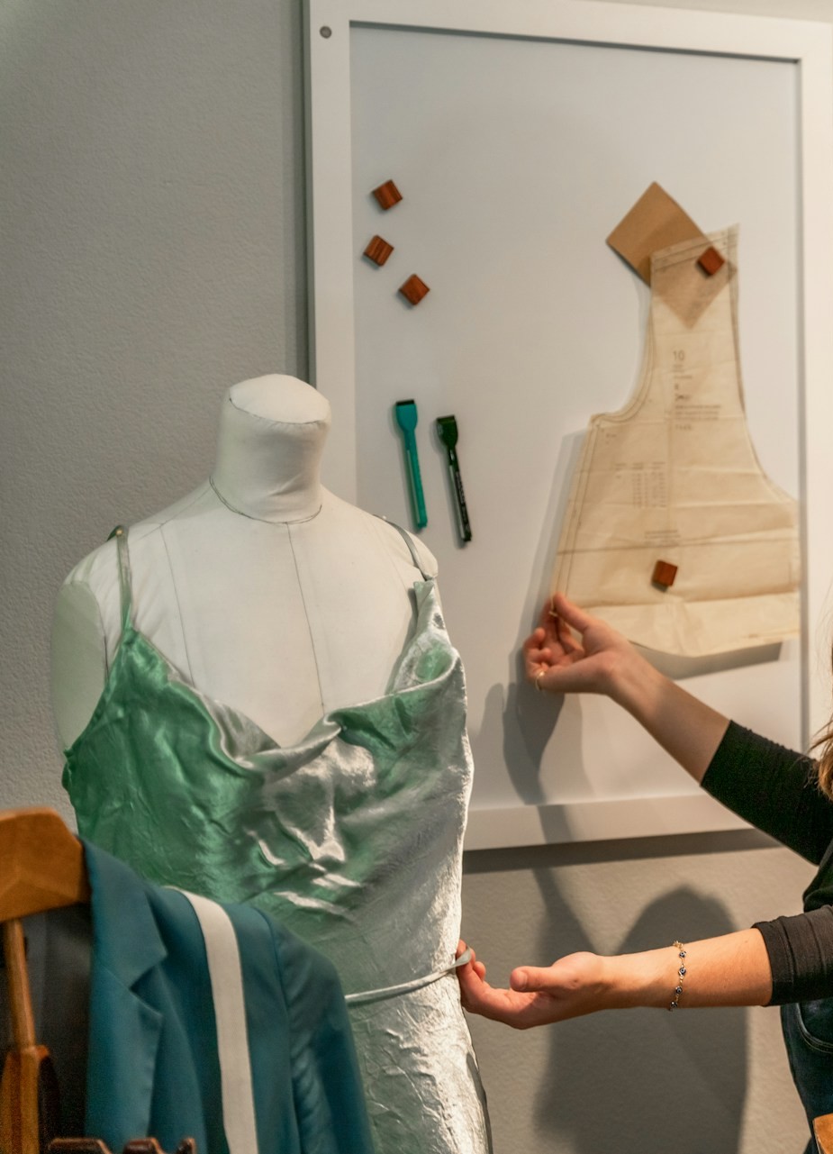 Professional Tailoring & Alterations Service near 77494